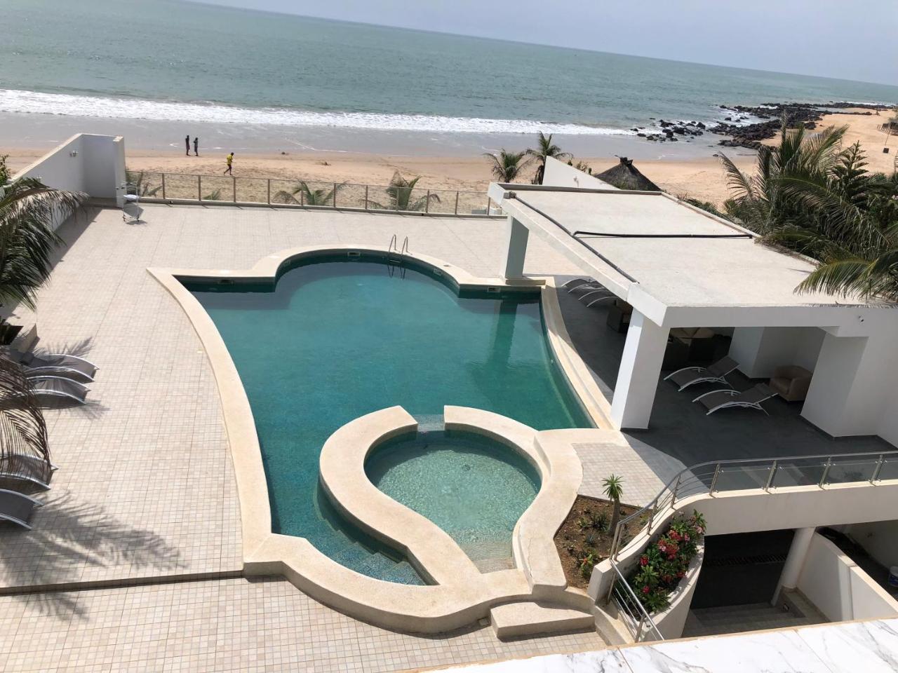 Villa Somone Pied Dans L'Eau Exterior photo
