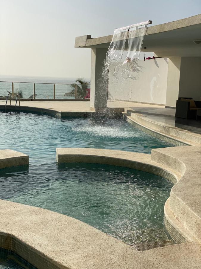 Villa Somone Pied Dans L'Eau Exterior photo